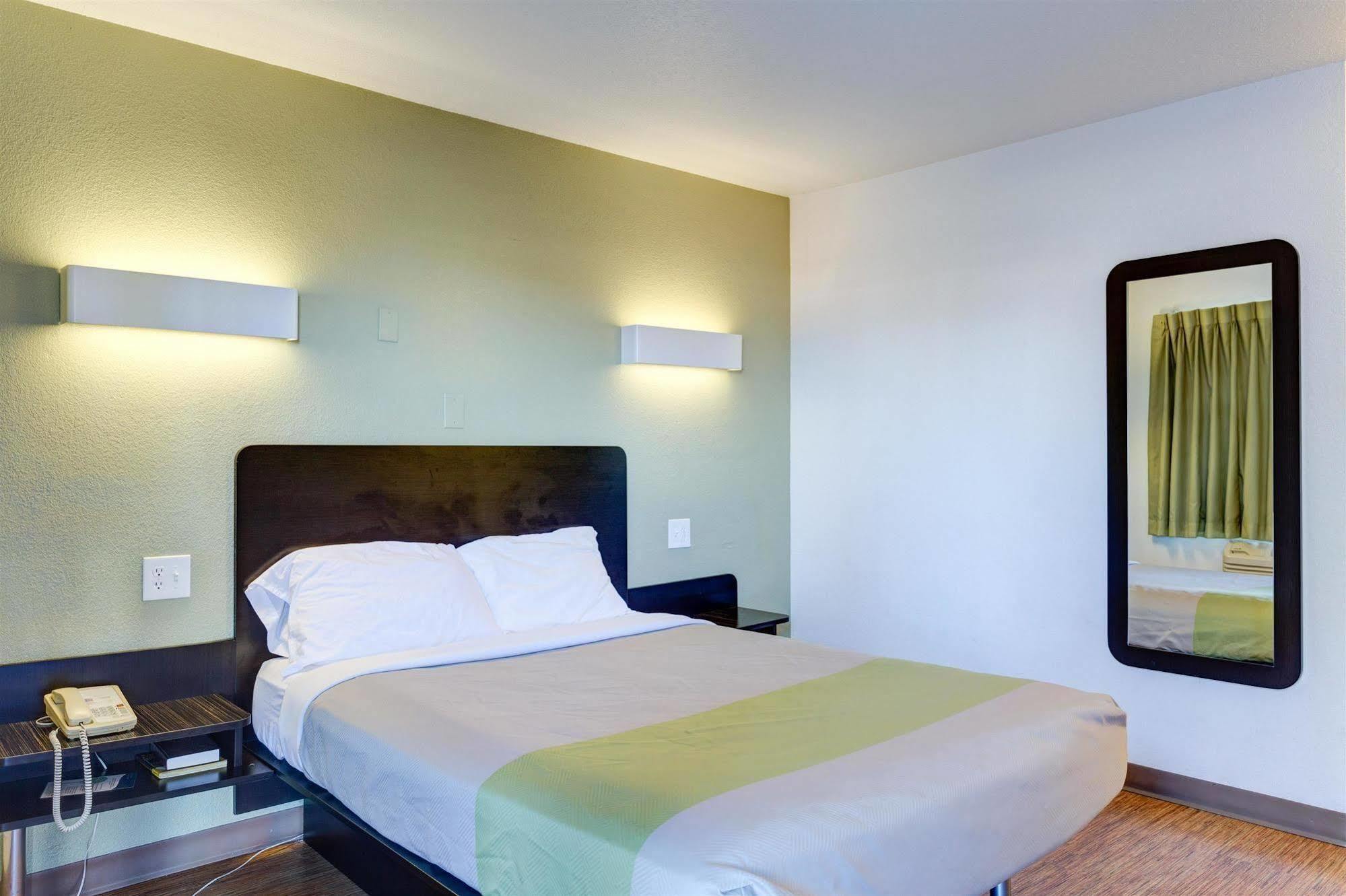Americas Best Value Inn Bowling Green Bagian luar foto