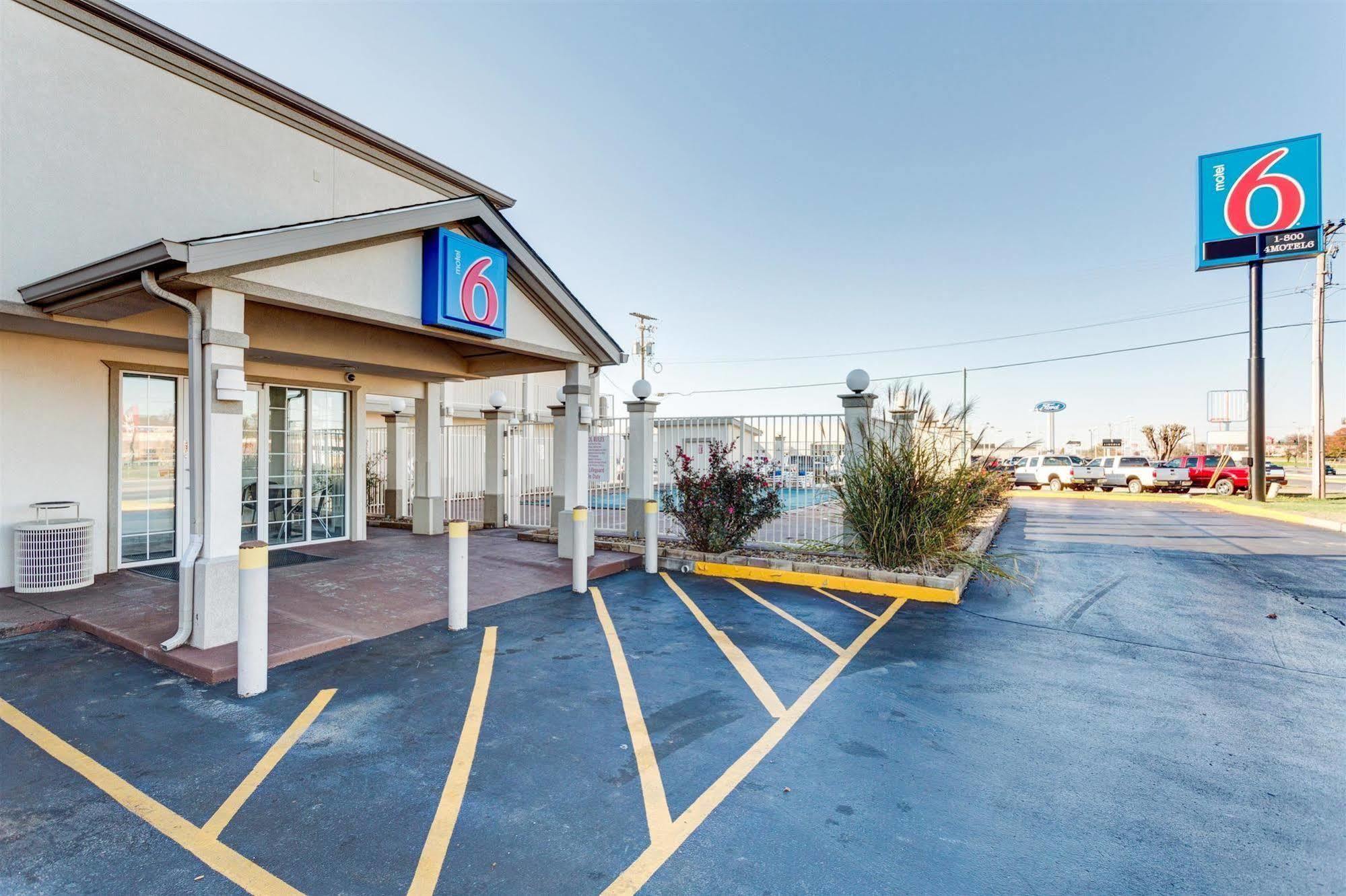 Americas Best Value Inn Bowling Green Bagian luar foto