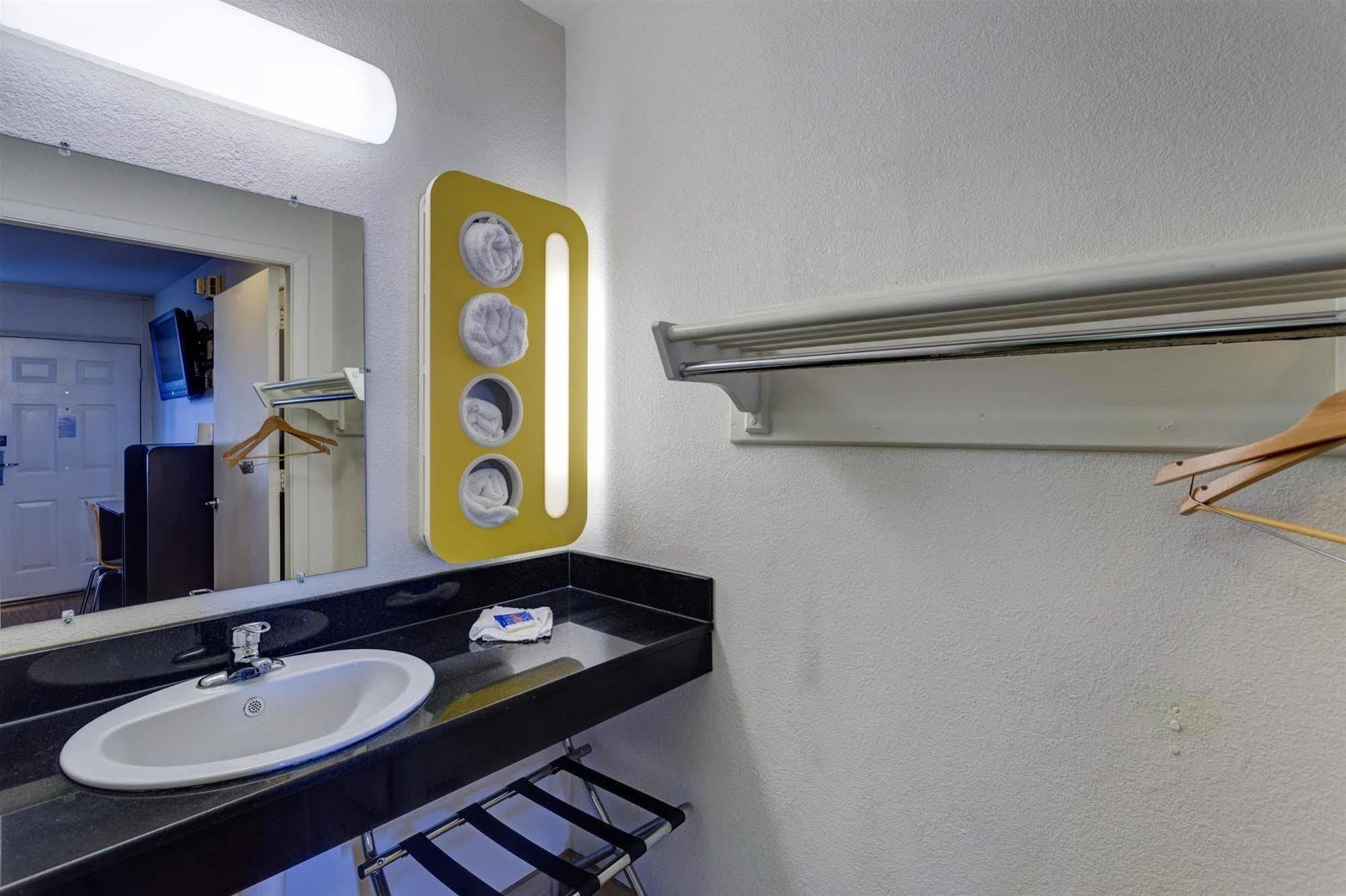 Americas Best Value Inn Bowling Green Bagian luar foto